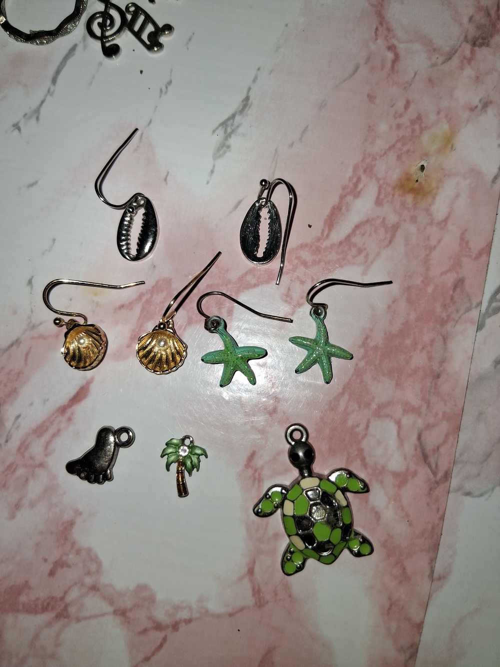 Source Unknown Green Turtle and Shell Beach-Themed Earrings Set